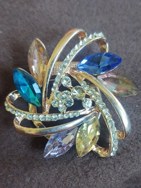 Multicolor Crystal Scarf Clip - Picture 2 of 3